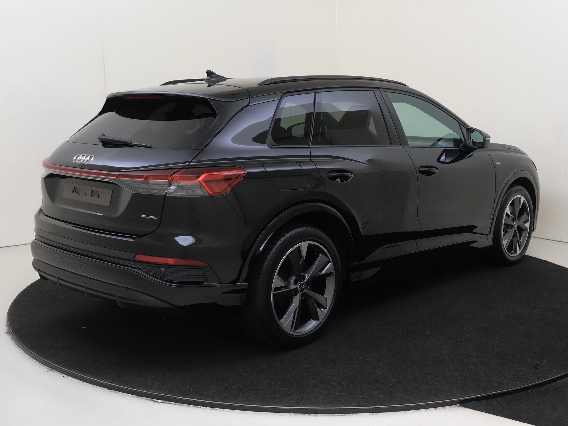 Audi Q4 e-tron 45 quattro S edition Competition - Afbeelding 2