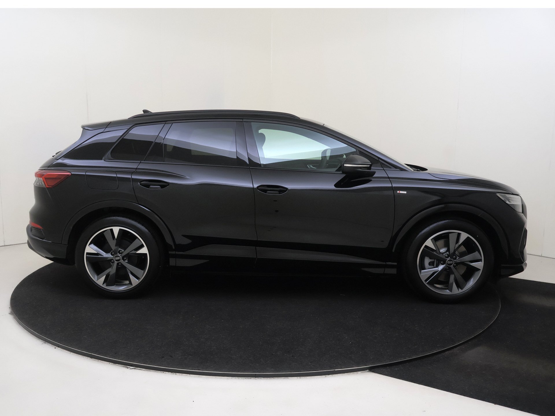 Audi Q4 e-tron 45 quattro S edition Competition - Afbeelding 3