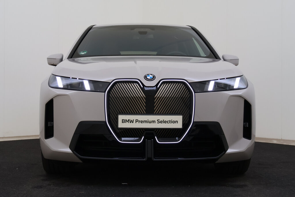 BMW iX 4