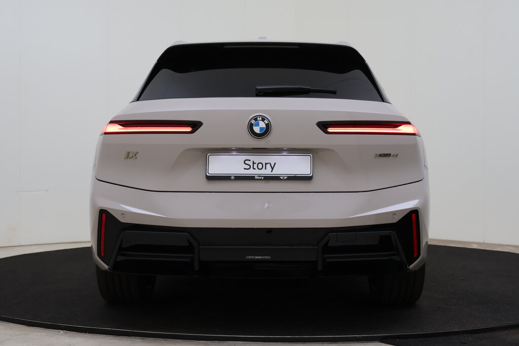 BMW iX 5