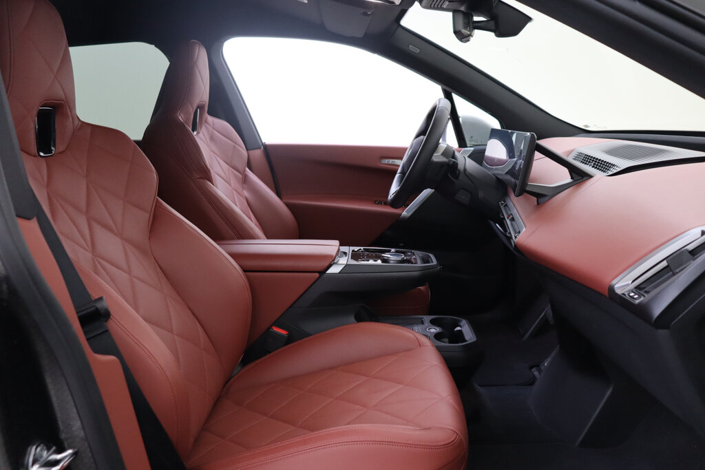 BMW iX 19