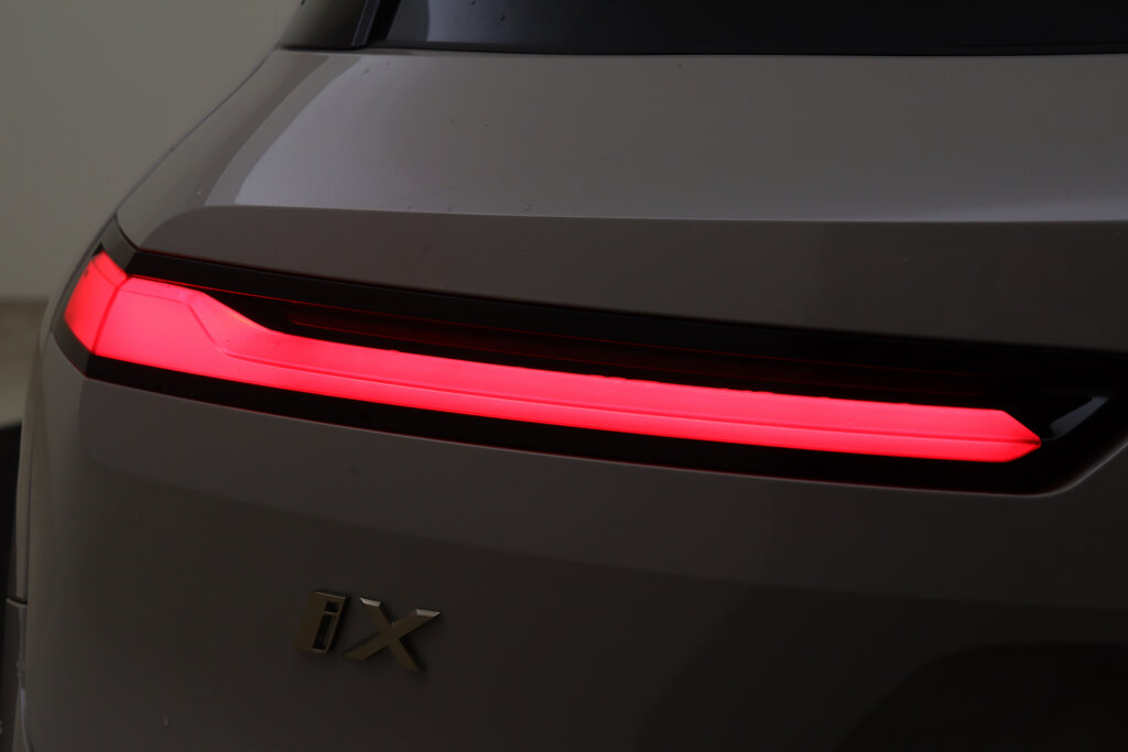BMW iX 54