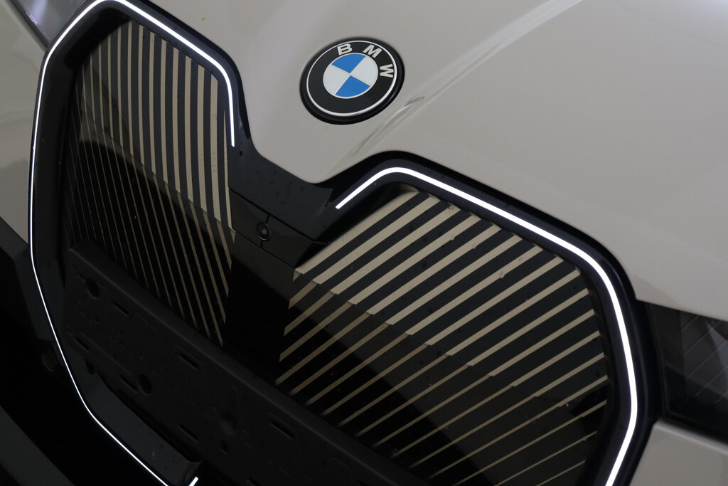 BMW iX 63