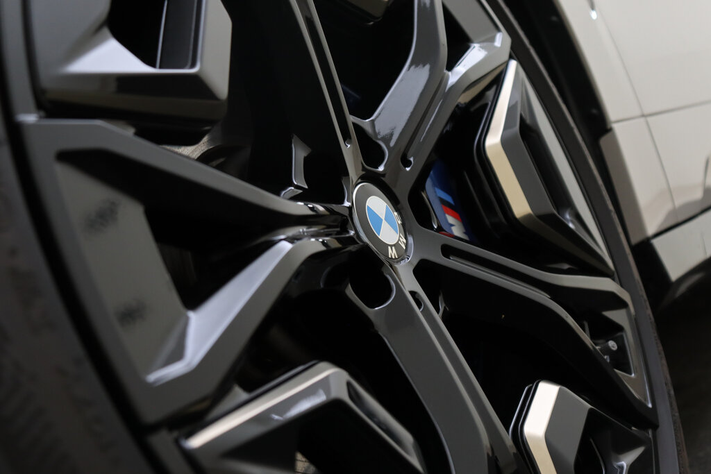 BMW iX 66
