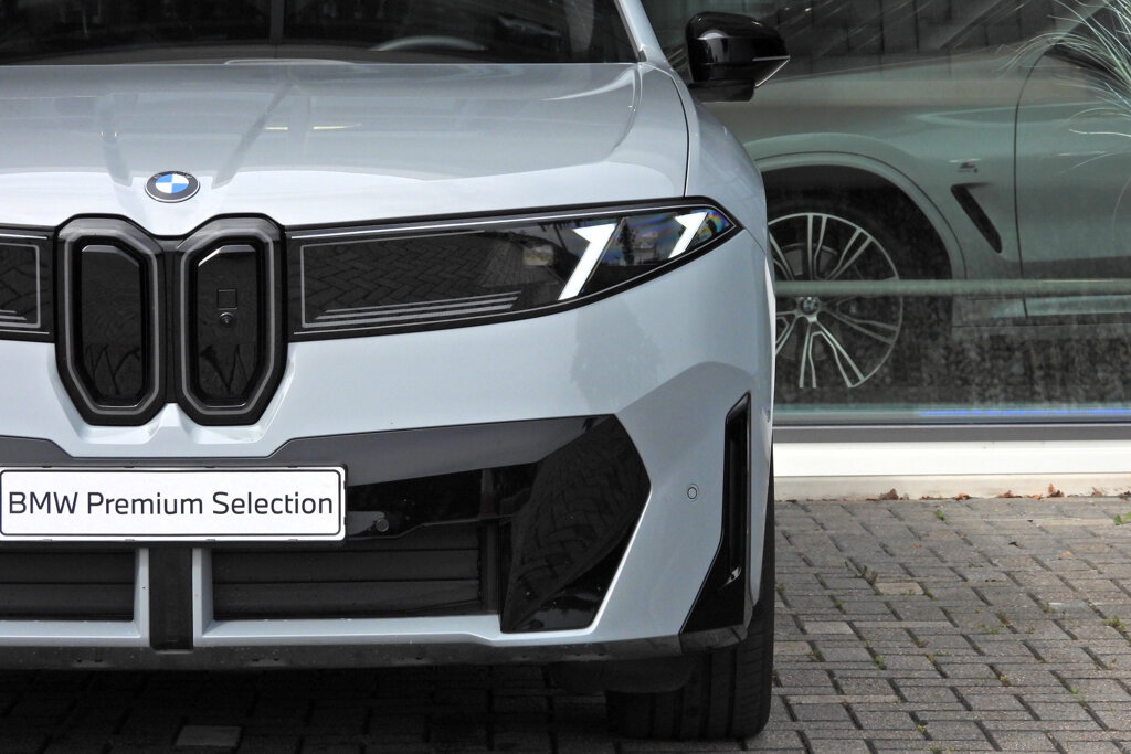 BMW iX3 11
