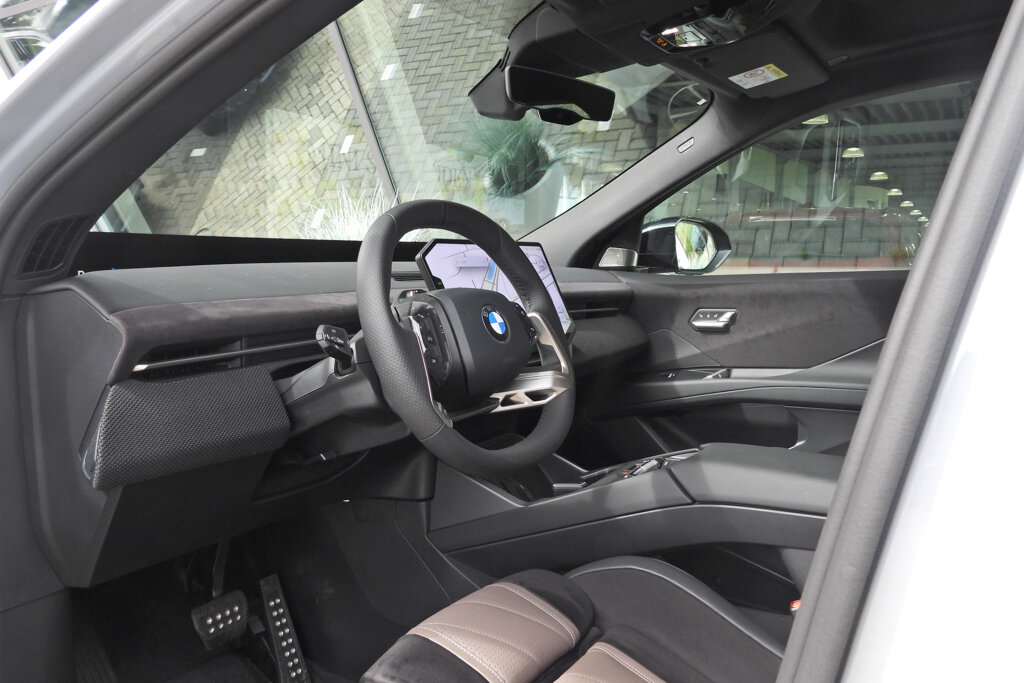 BMW iX3 13