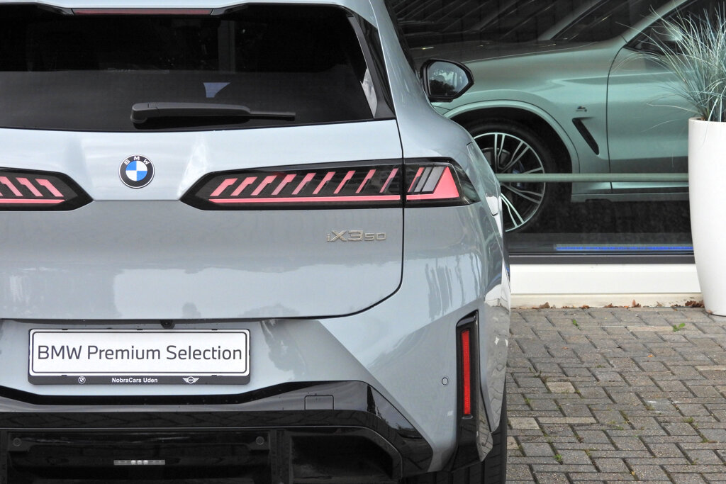 BMW iX3 26