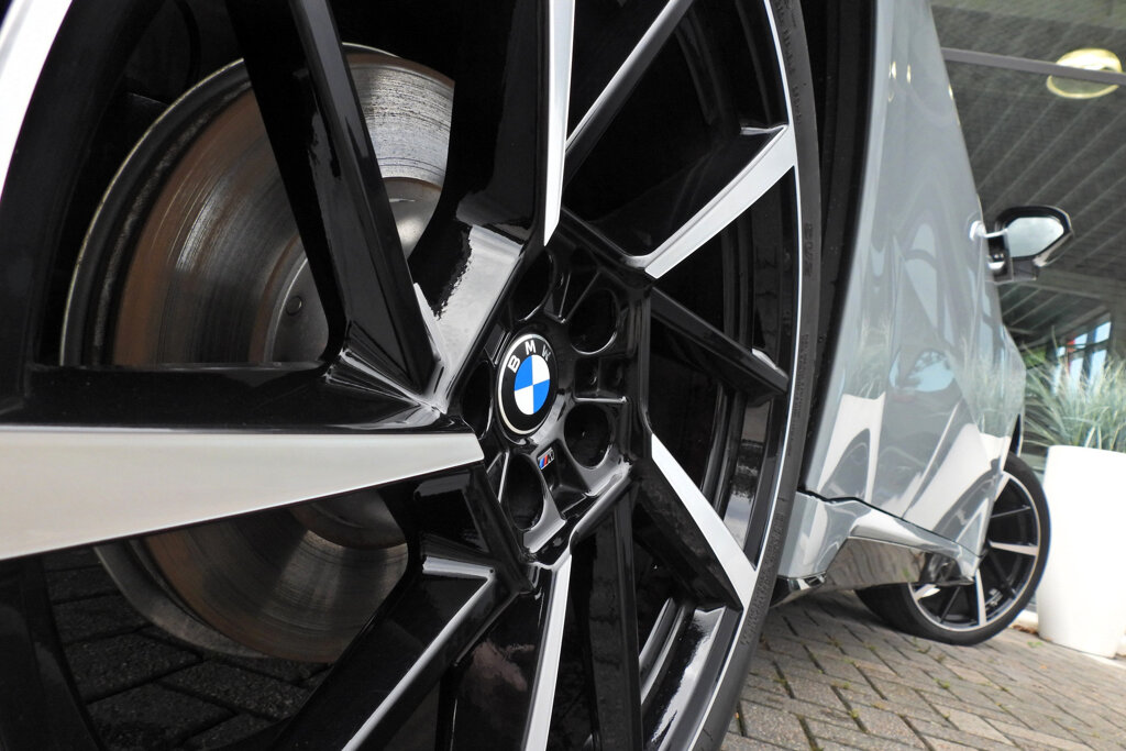 BMW iX3 29