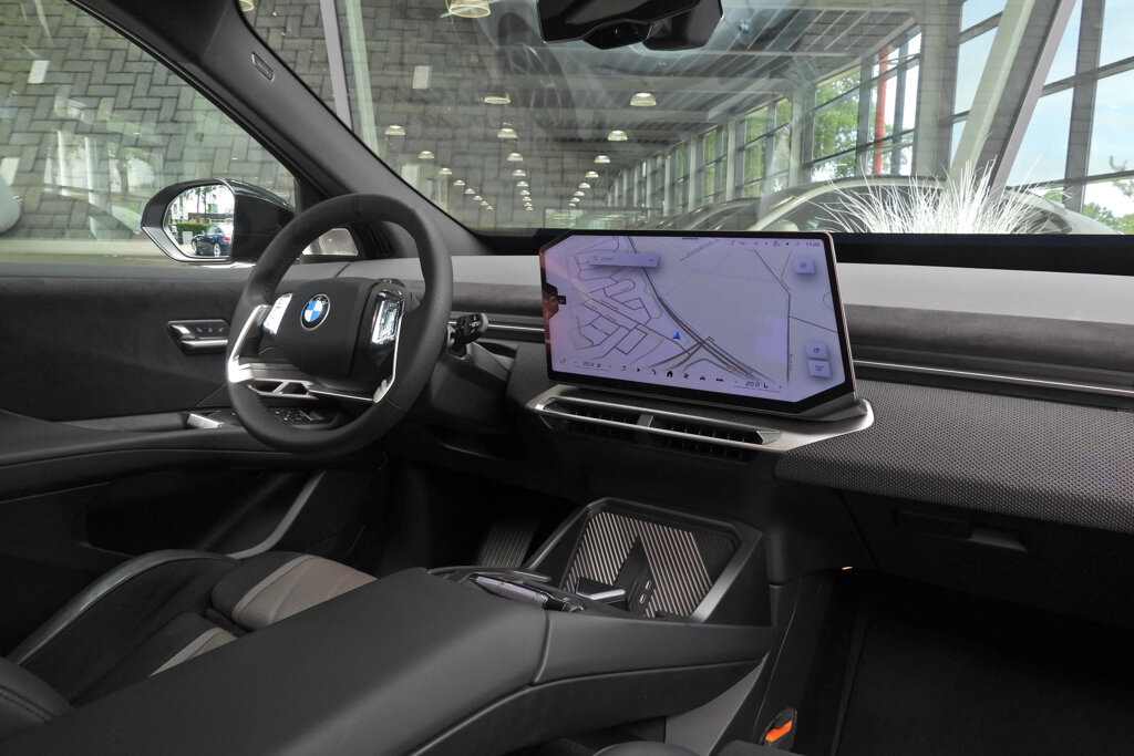 BMW iX3 36
