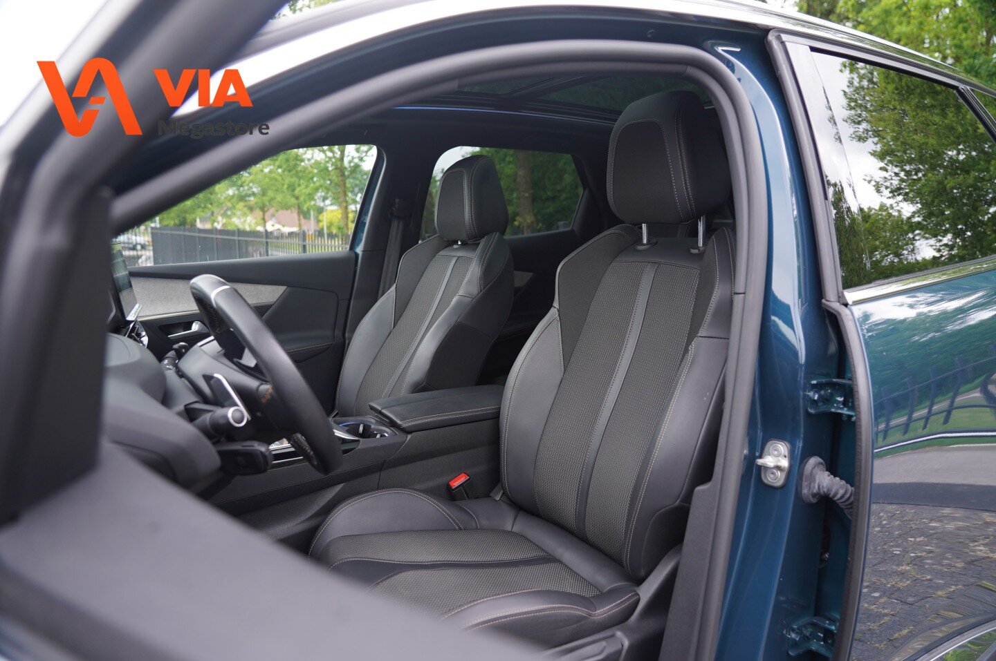 Peugeot 3008 1.6 Hybrid 225 GT | PANO | Camera | PDC | Stoelverw. | ECC | Halfleer | - Afbeelding 4