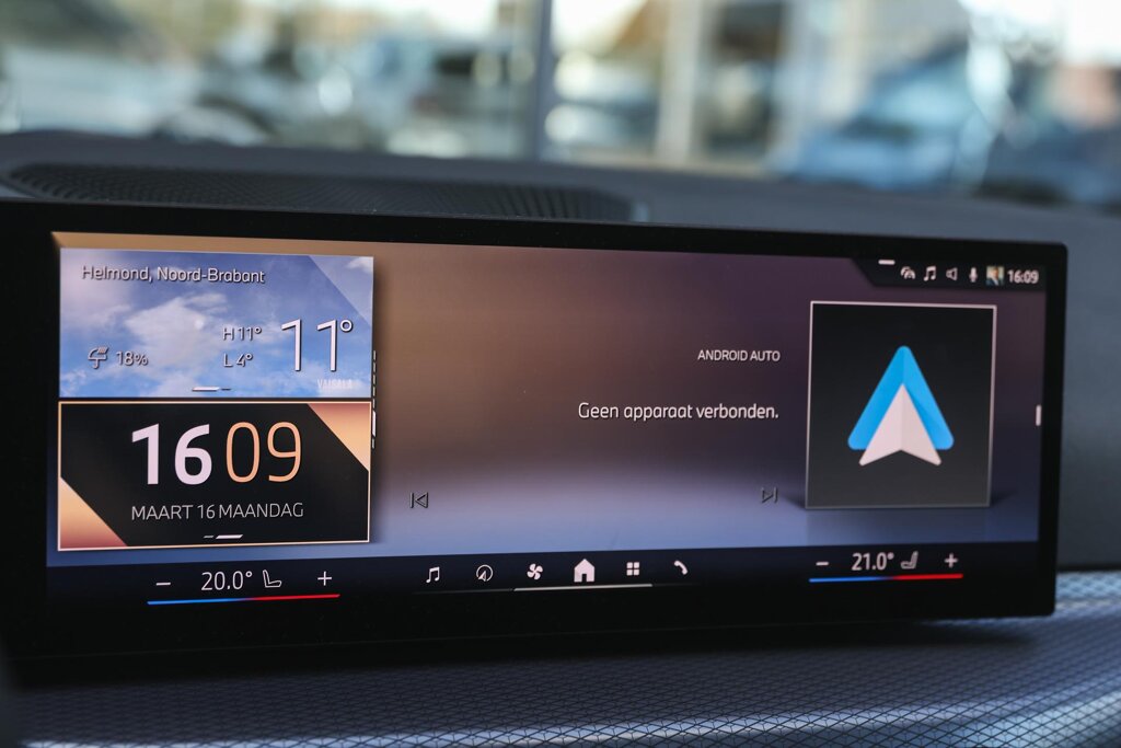 BMW i4 16
