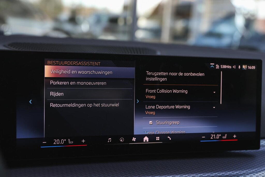 BMW i4 21