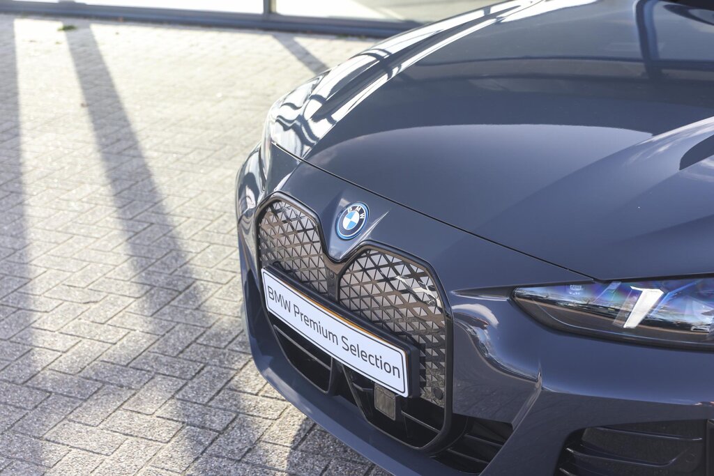 BMW i4 22