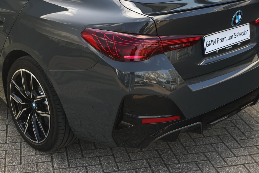 BMW i4 26