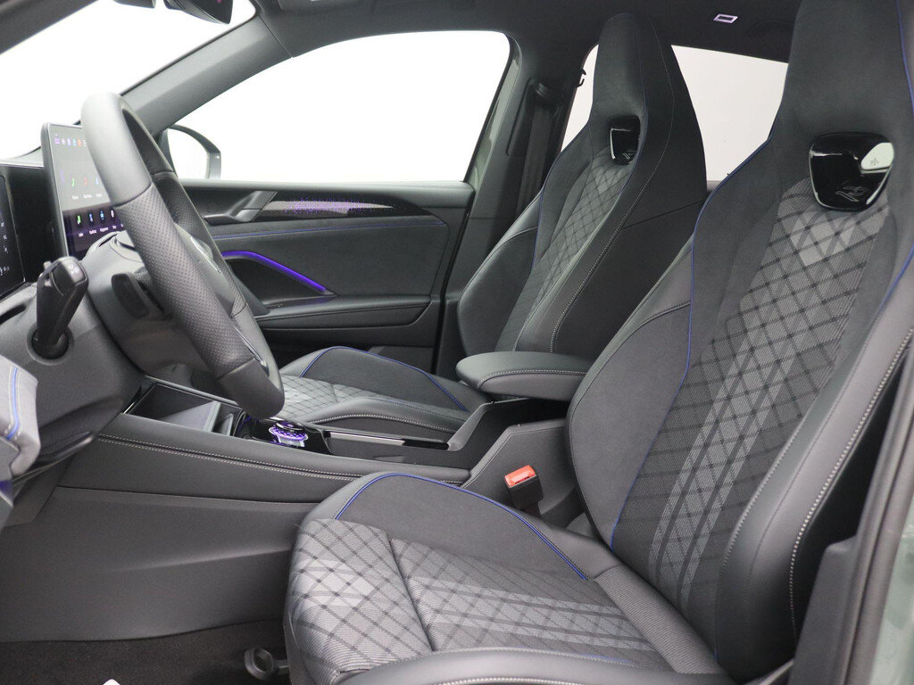 Volkswagen Tiguan 1.5 eHybrid R-Line Edition 272PK DSG Panoramadak, Trekhaak, 20"  - Afbeelding 5
