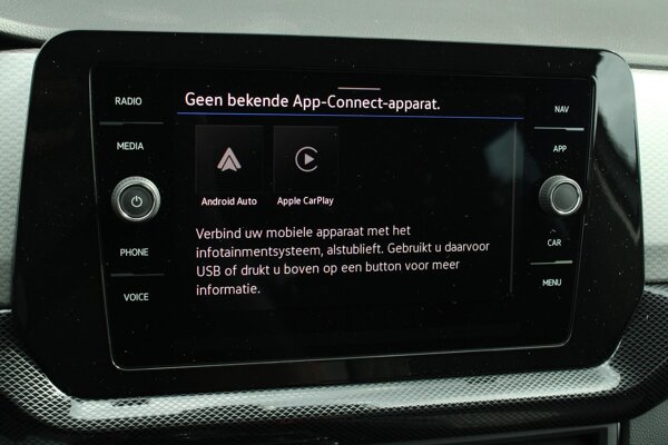 Apple Carplay/Android Auto Apple Carplay/Android Auto