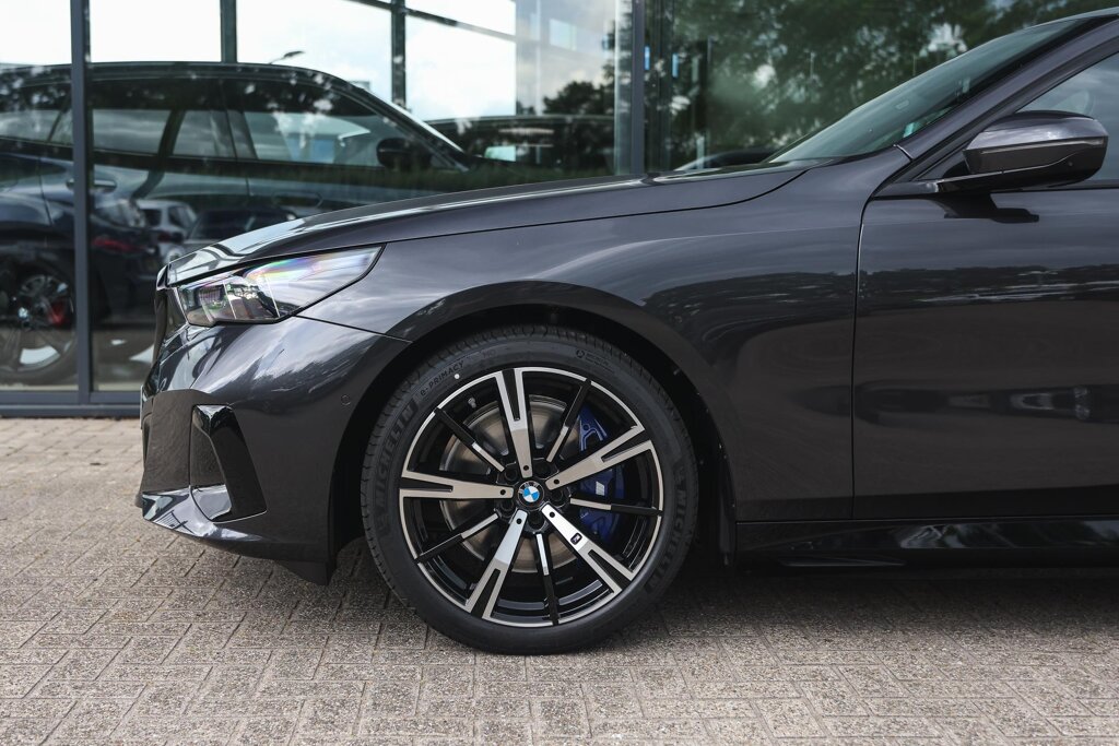 BMW i5 4