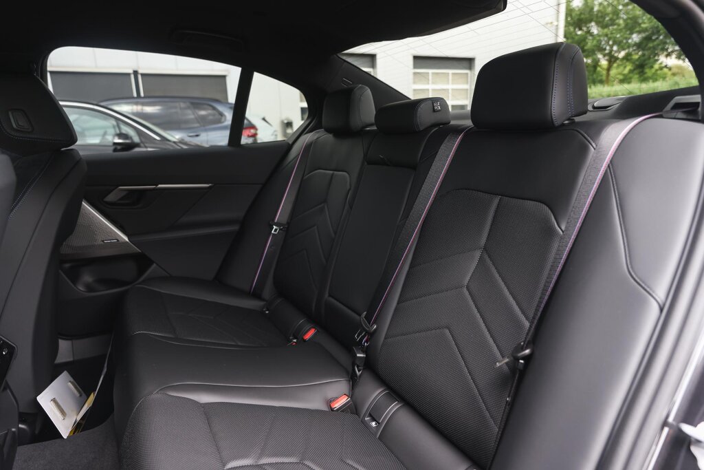 BMW i5 12