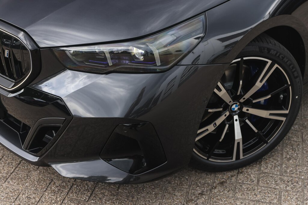 BMW i5 30