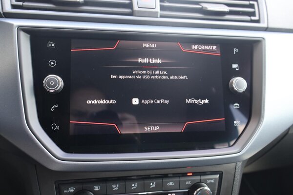 Apple Carplay/Android Auto Apple Carplay/Android Auto