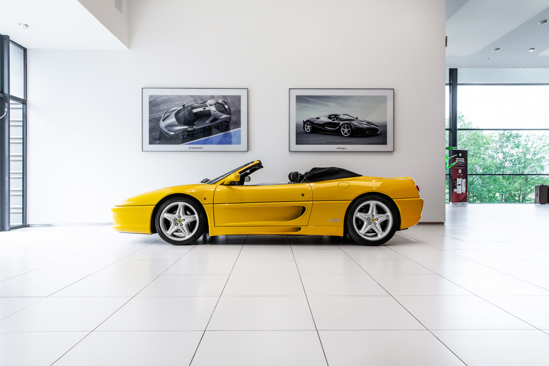 Ferrari F355 Spider ~Ferrari Munsterhuis~
