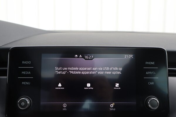 Apple Carplay/Android Auto Apple Carplay/Android Auto