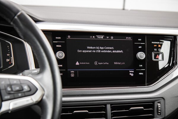 Apple Carplay/Android Auto Apple Carplay/Android Auto