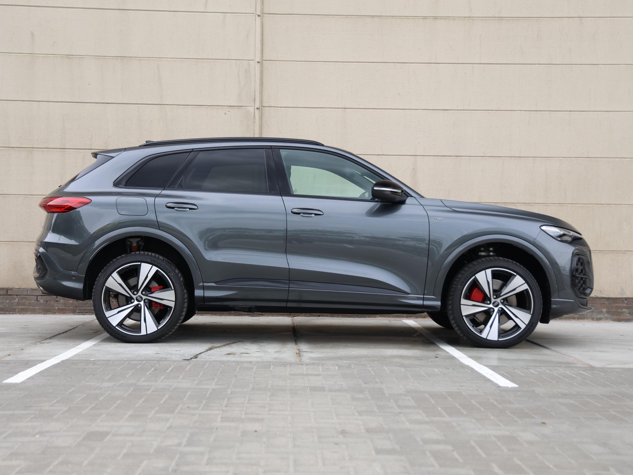 Audi Q5 S edition Competition e-hybrid 367 PK - Afbeelding 2