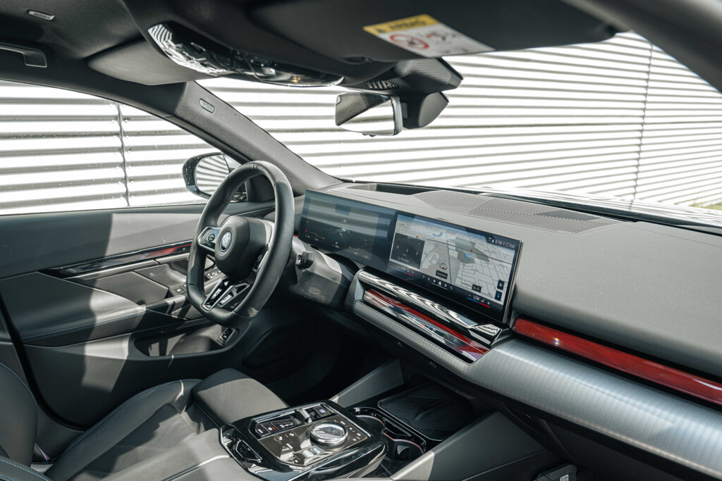 BMW i5 12