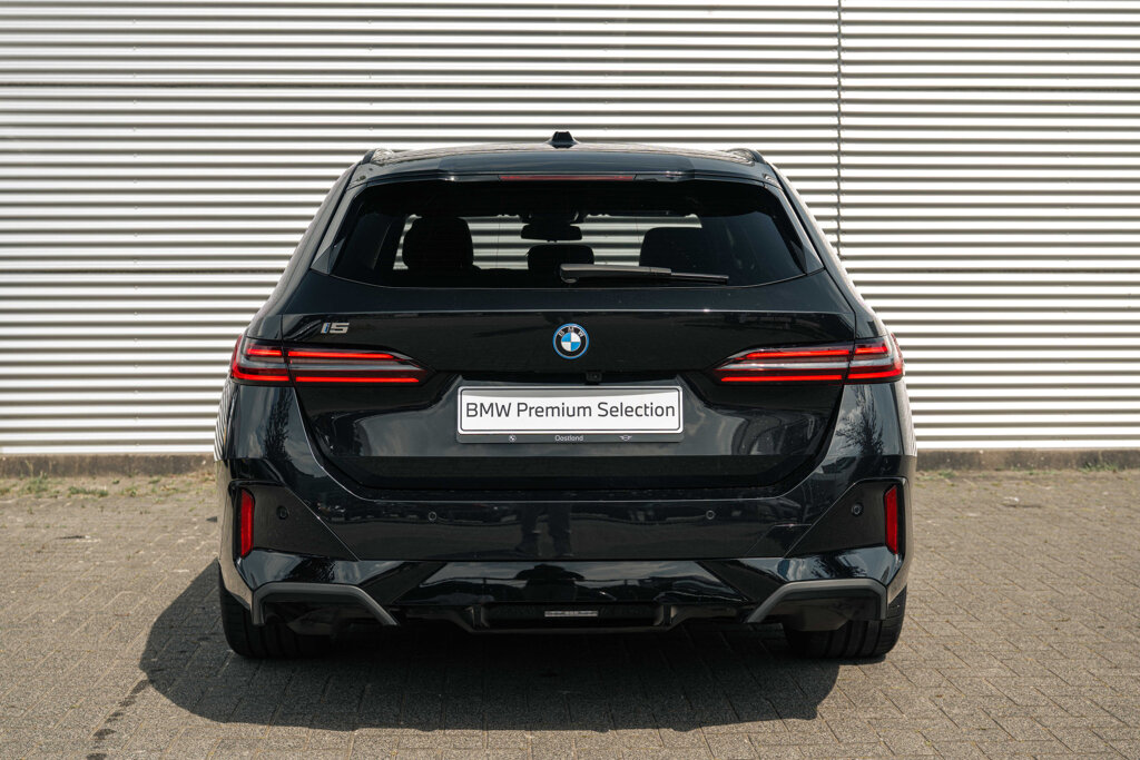 BMW i5 15