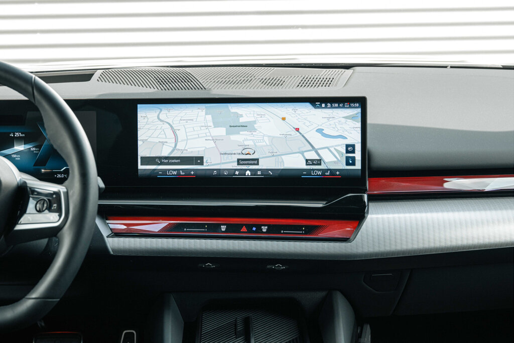 BMW i5 23
