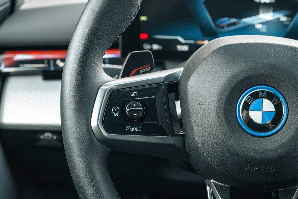 BMW i5 25