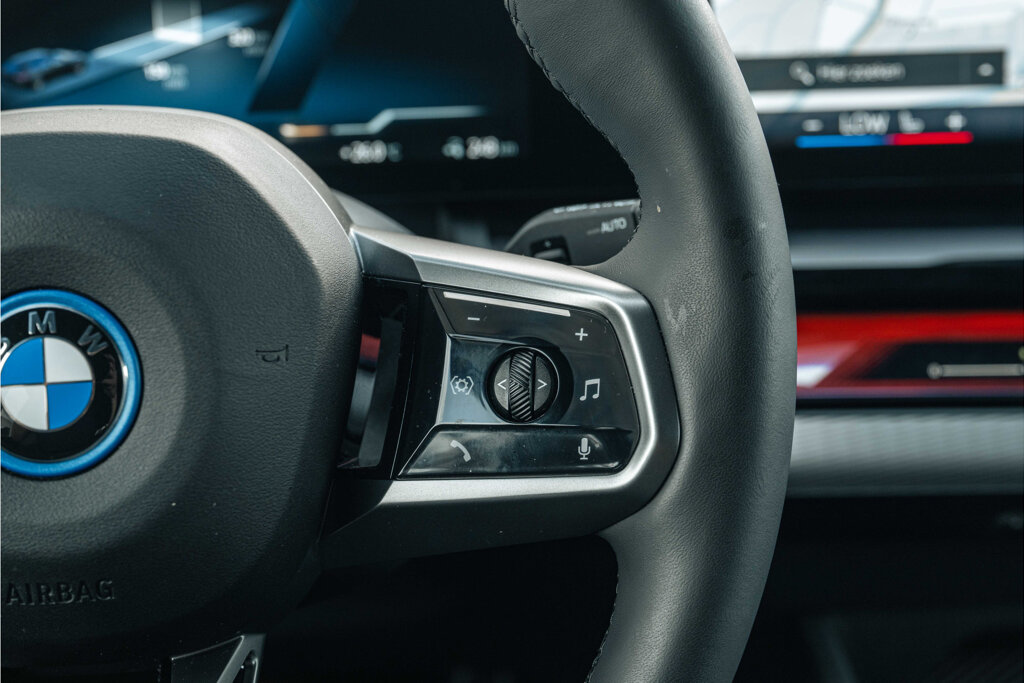 BMW i5 26