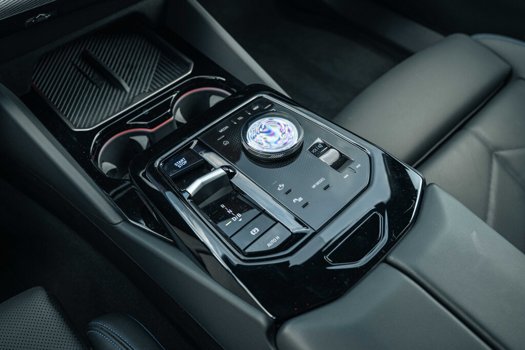BMW i5 29