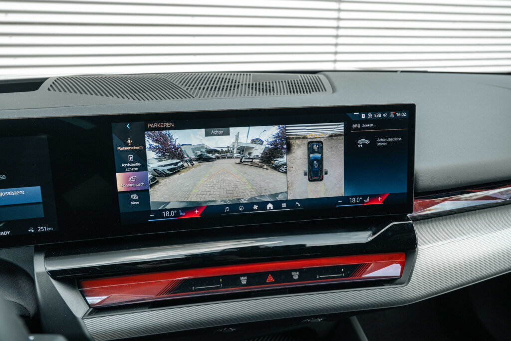 BMW i5 31