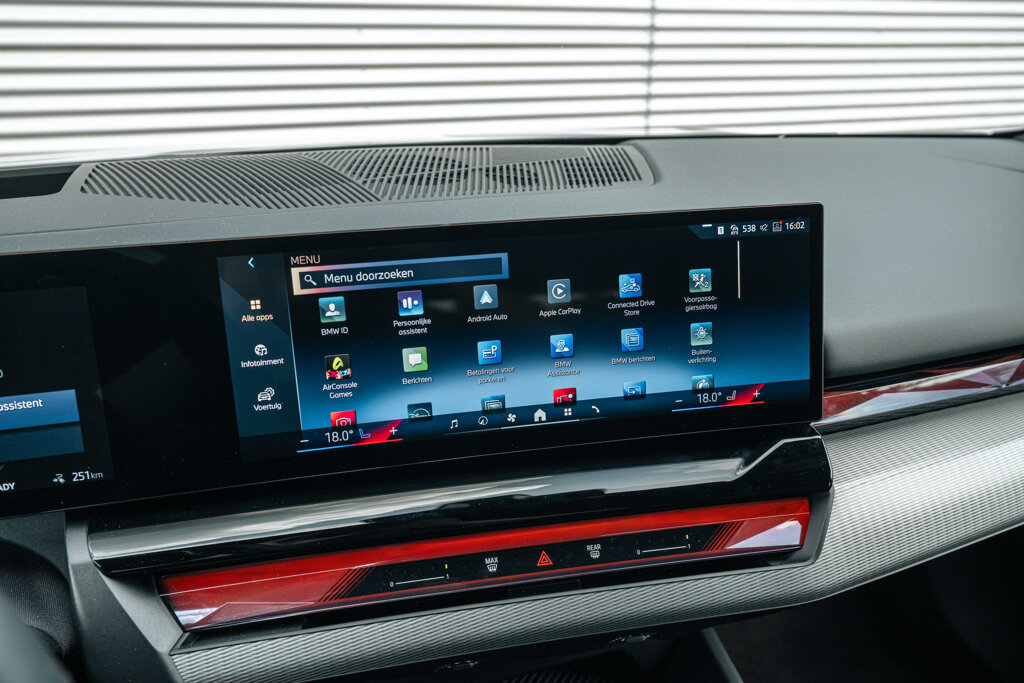 BMW i5 33