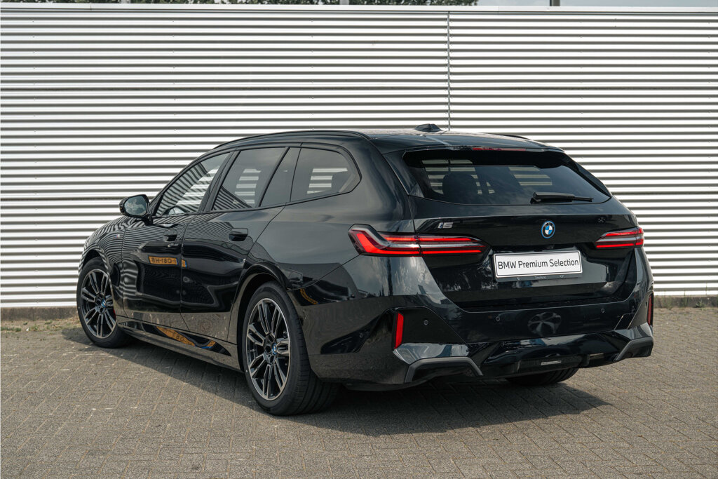 BMW i5 38