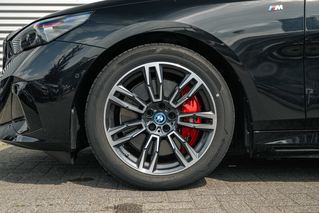 BMW i5 40