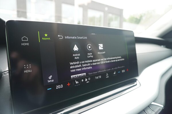 Apple Carplay/Android Auto Apple Carplay/Android Auto