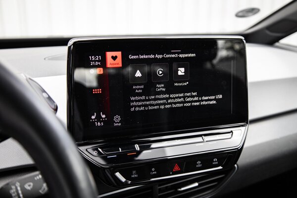 Apple Carplay/Android Auto Apple Carplay/Android Auto