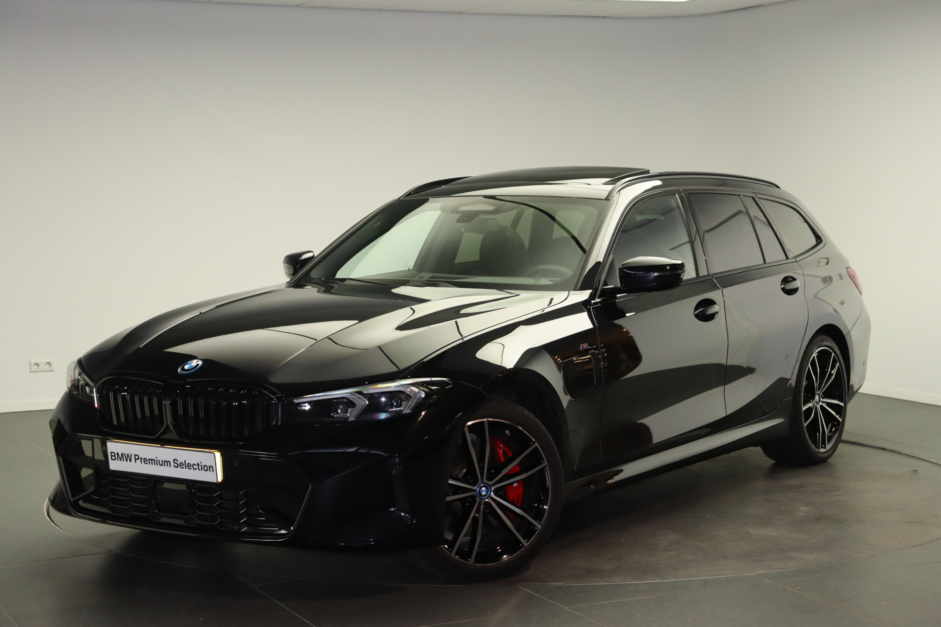 BMW 3 Serie Touring 330e xDrive M Sport Automaat