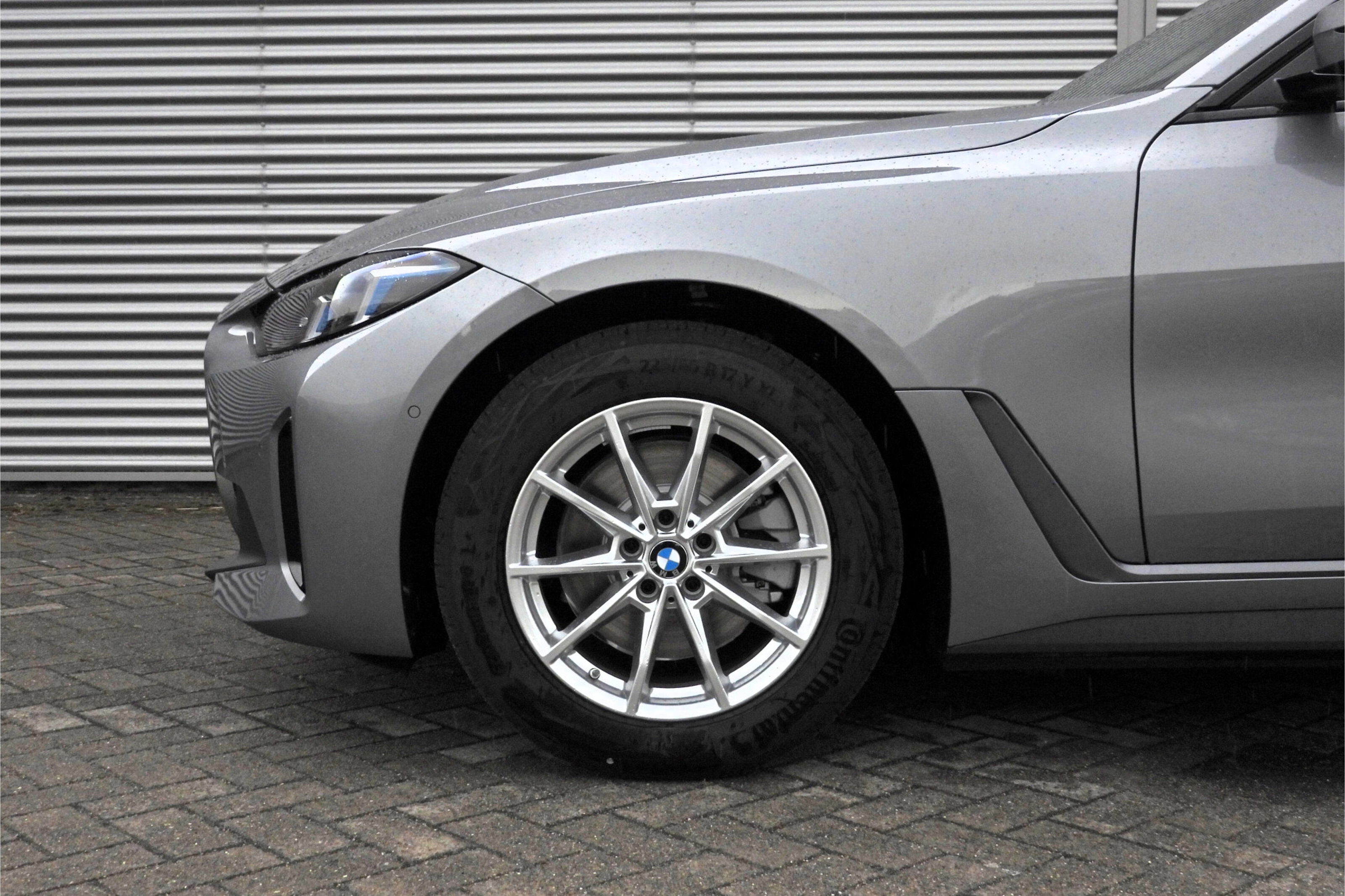 BMW i4 6