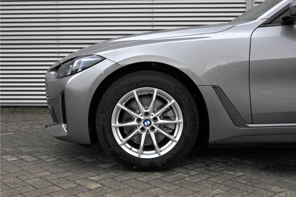 BMW i4 6