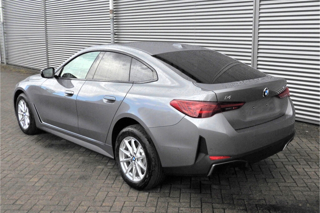 BMW i4 8