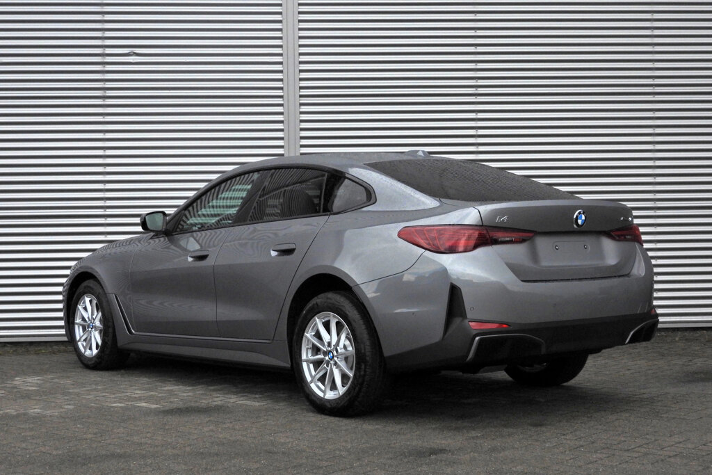 BMW i4 10