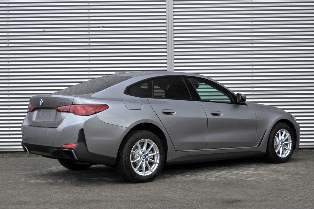BMW i4 11
