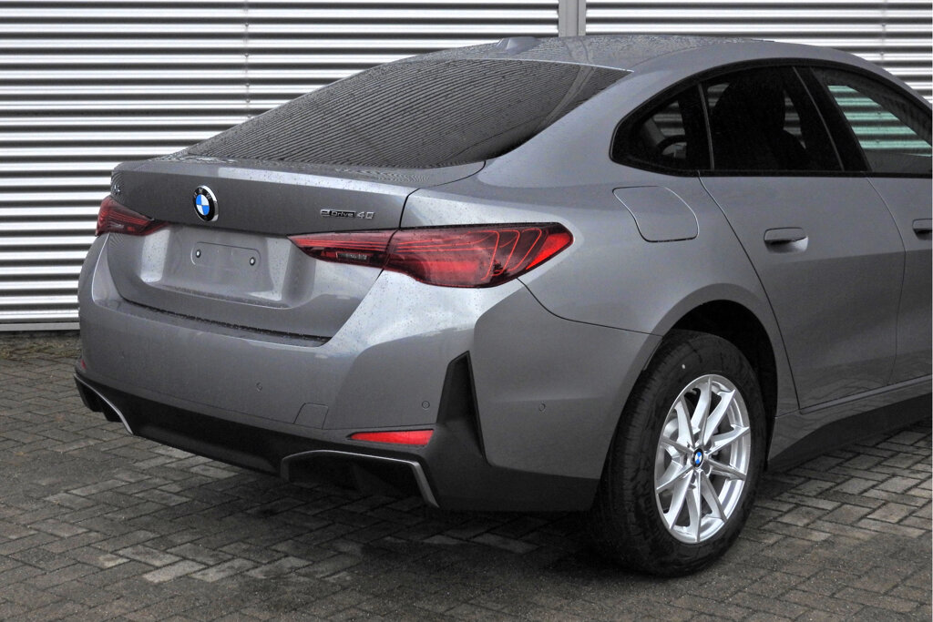 BMW i4 12