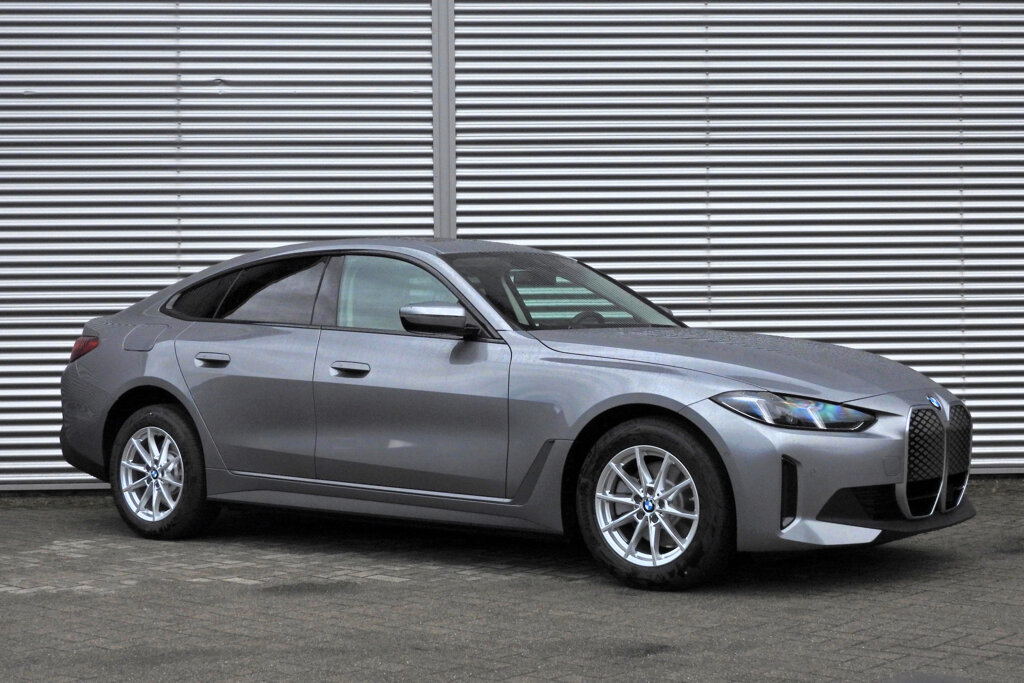 BMW i4 13