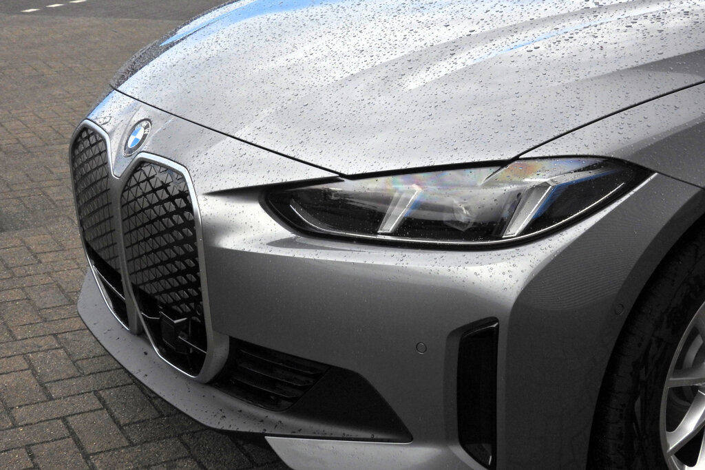 BMW i4 16