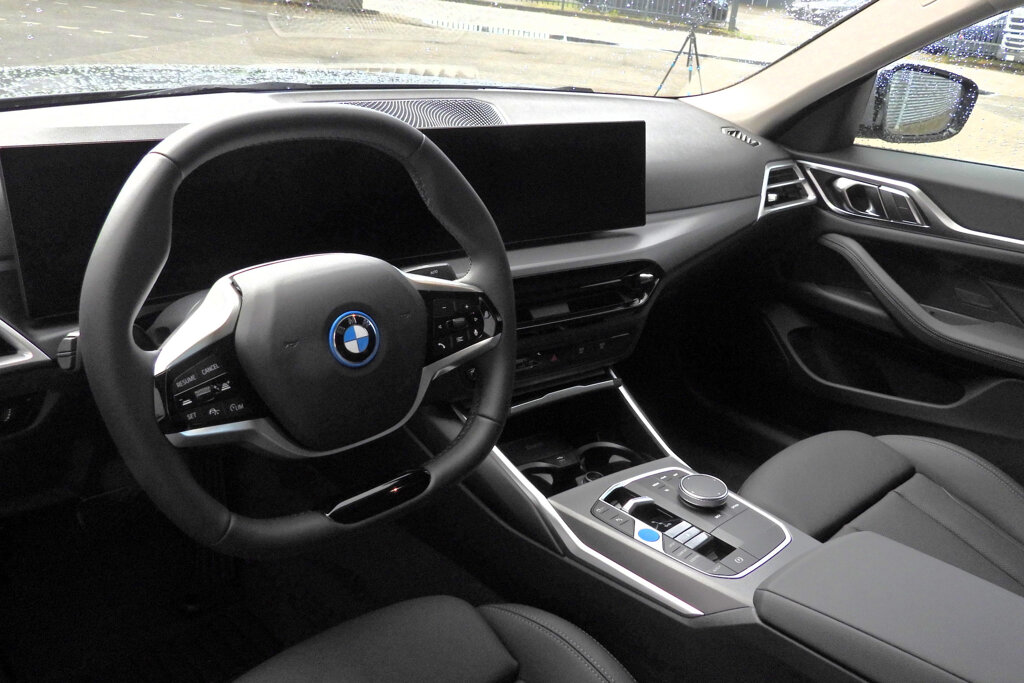 BMW i4 18